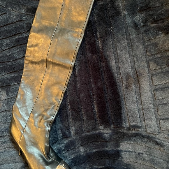 Authentic Chanel high rise boots size 39 - Picture 5 of 7